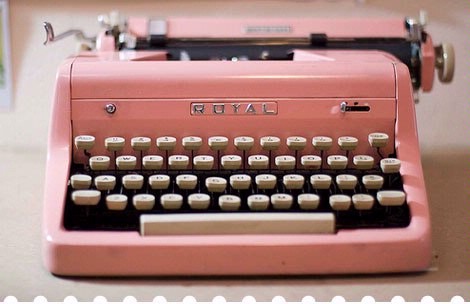 Royal-Typewriter_storybookloveaffair_blogspot1